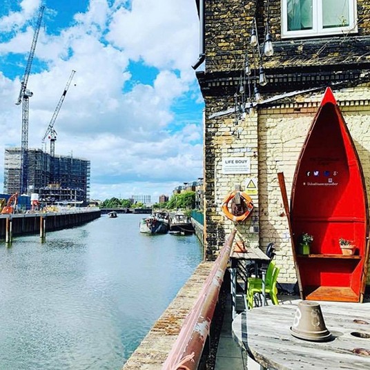places to eat and drink outside in Barking, London